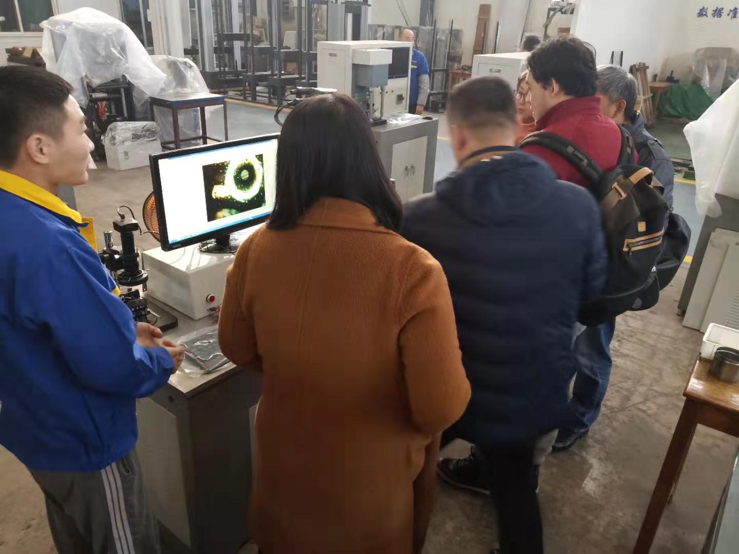 国外客户到济南榴莲视频黄色片工厂参观考察